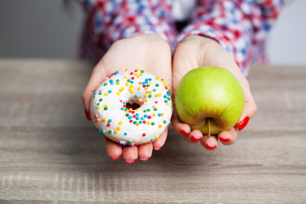 انتخاب نوع مصرف شیرینی جات در دیابت ضروری است.